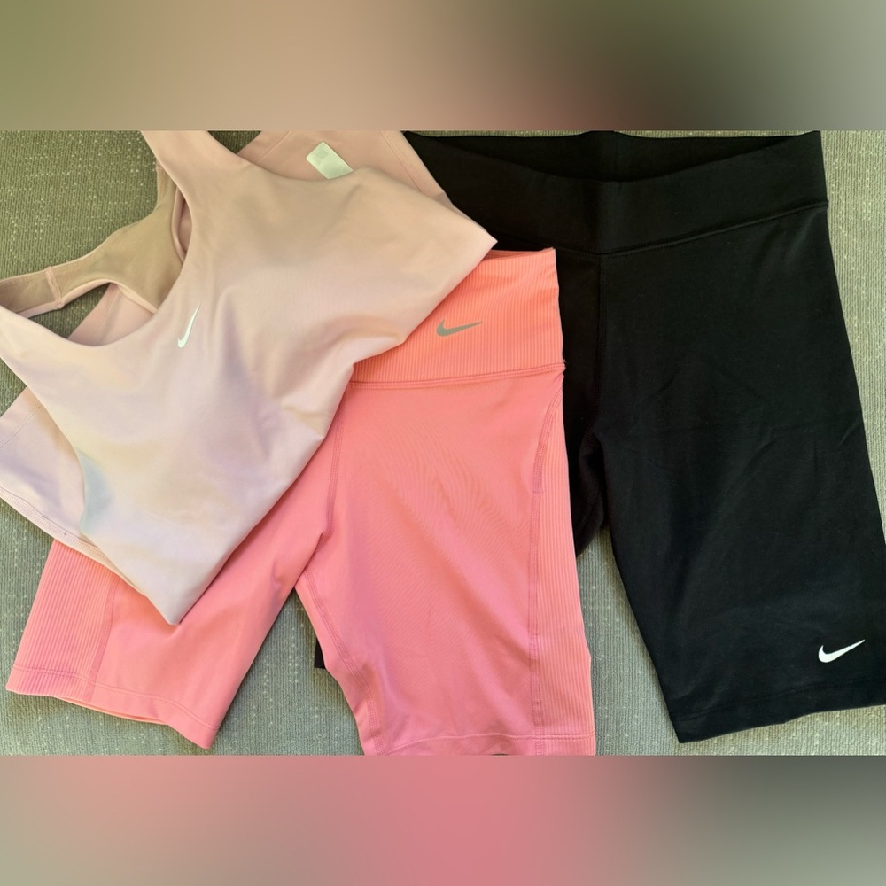 Nike Women’s Performance Pieces Size M Three pieces